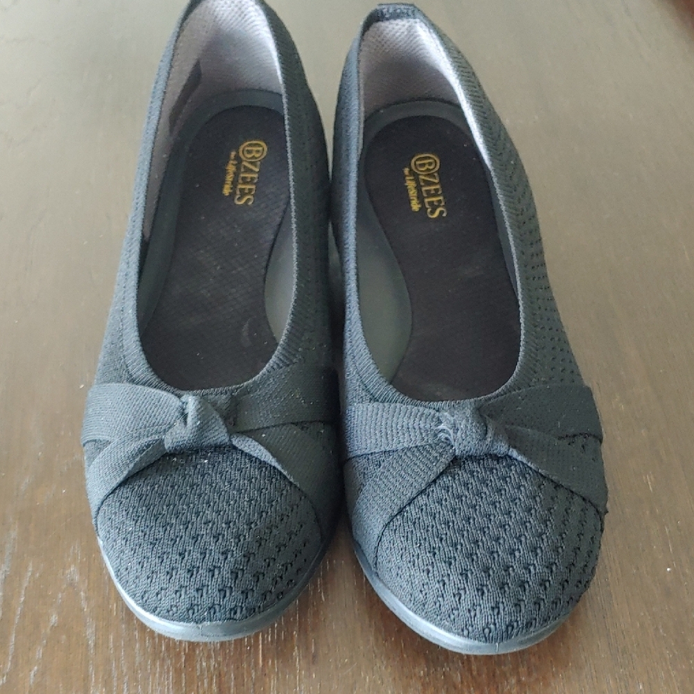 Bzees Kissed Black Comfort Flats with Rounded Toe and Decorative Bow Size 10 M